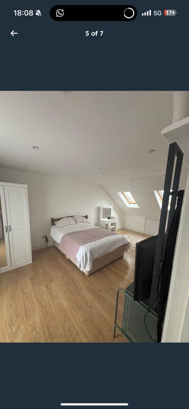 Room Sherwood Road in Greater London