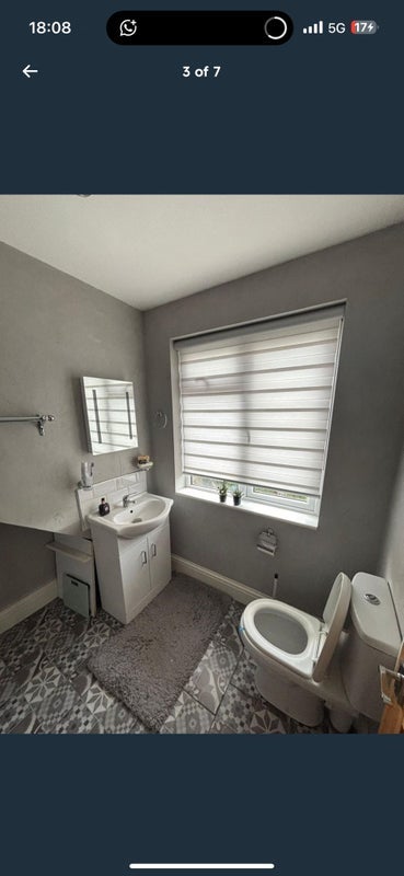 Room Sherwood Road in Greater London