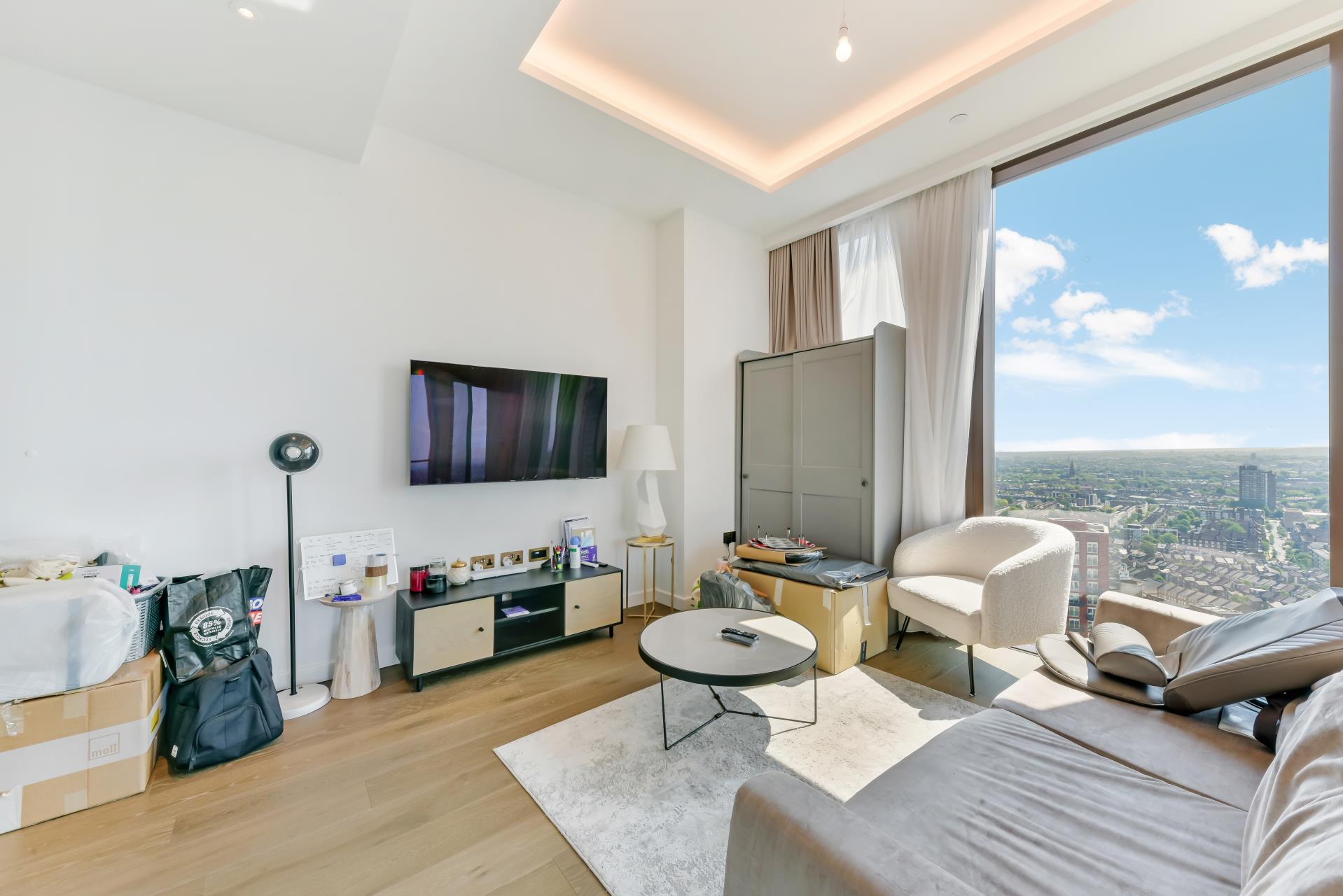 Flat Carnation Way in Greater London