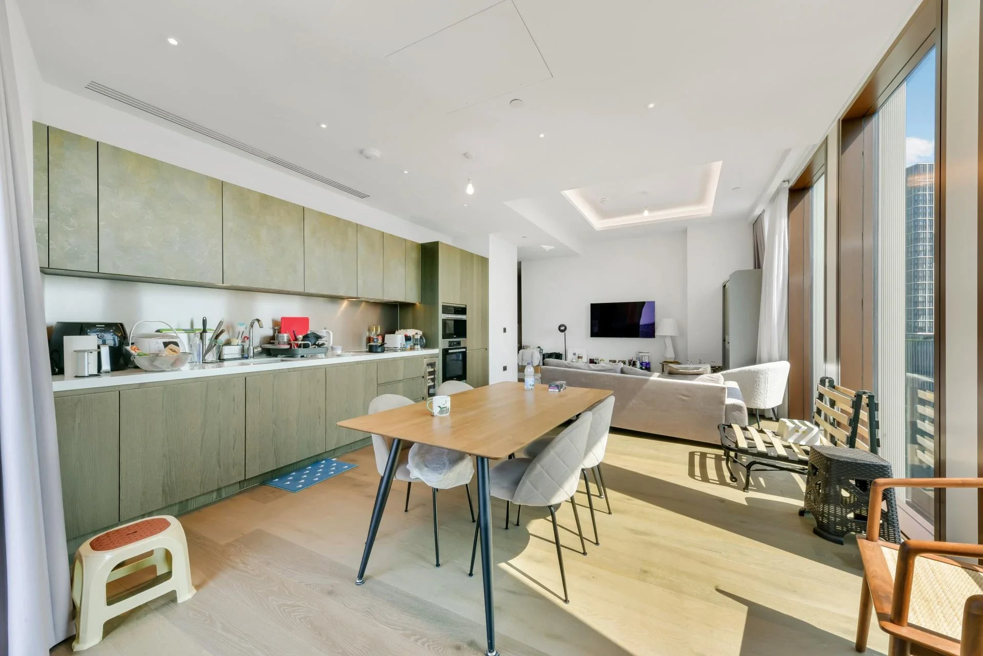 Flat Carnation Way in Greater London