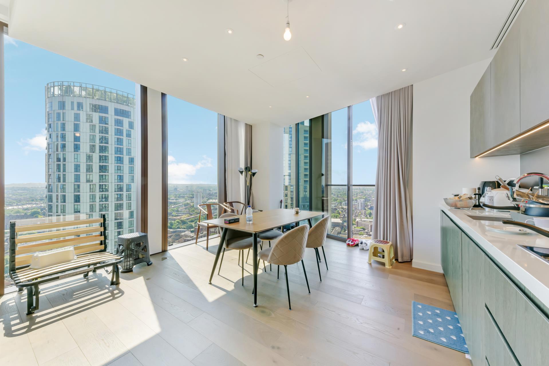 Flat Carnation Way in Greater London