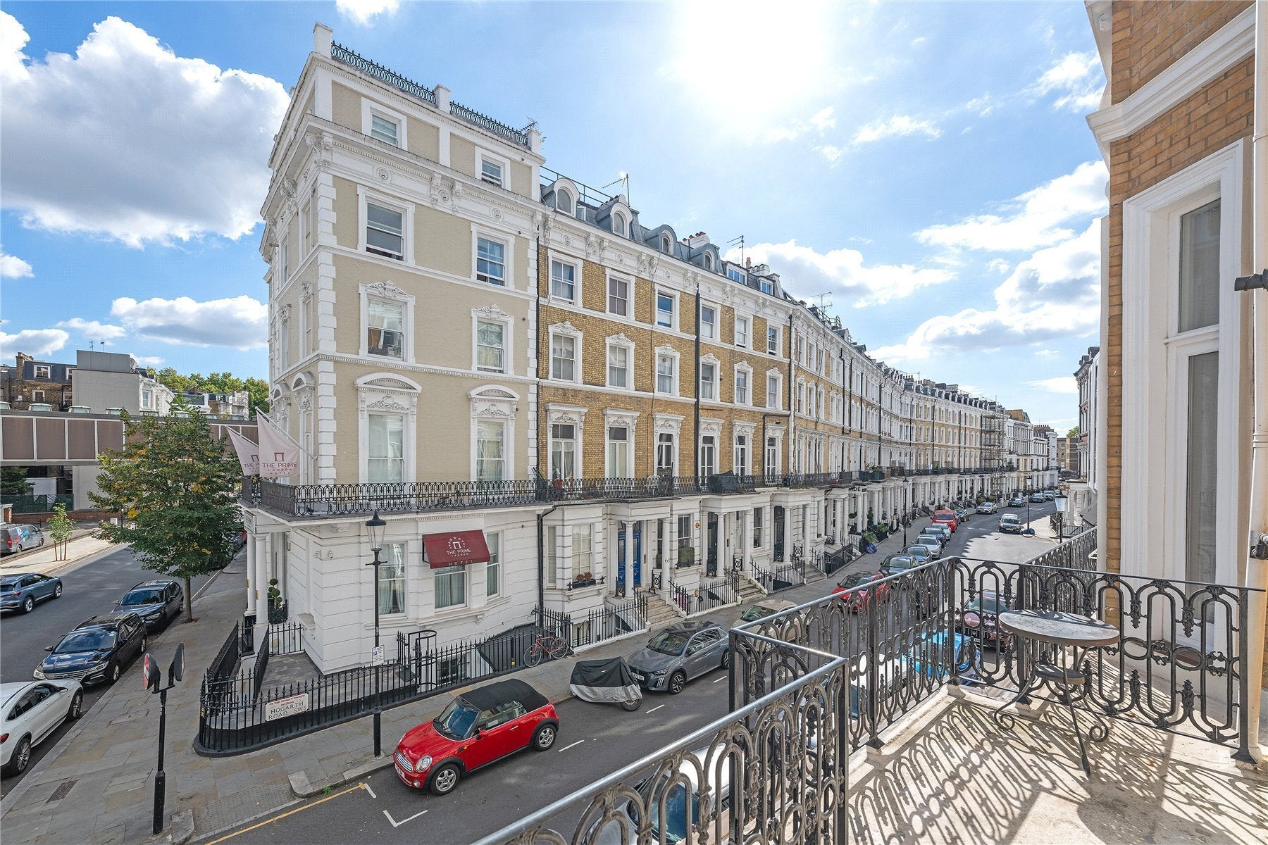 Flat Knaresborough Place in Greater London