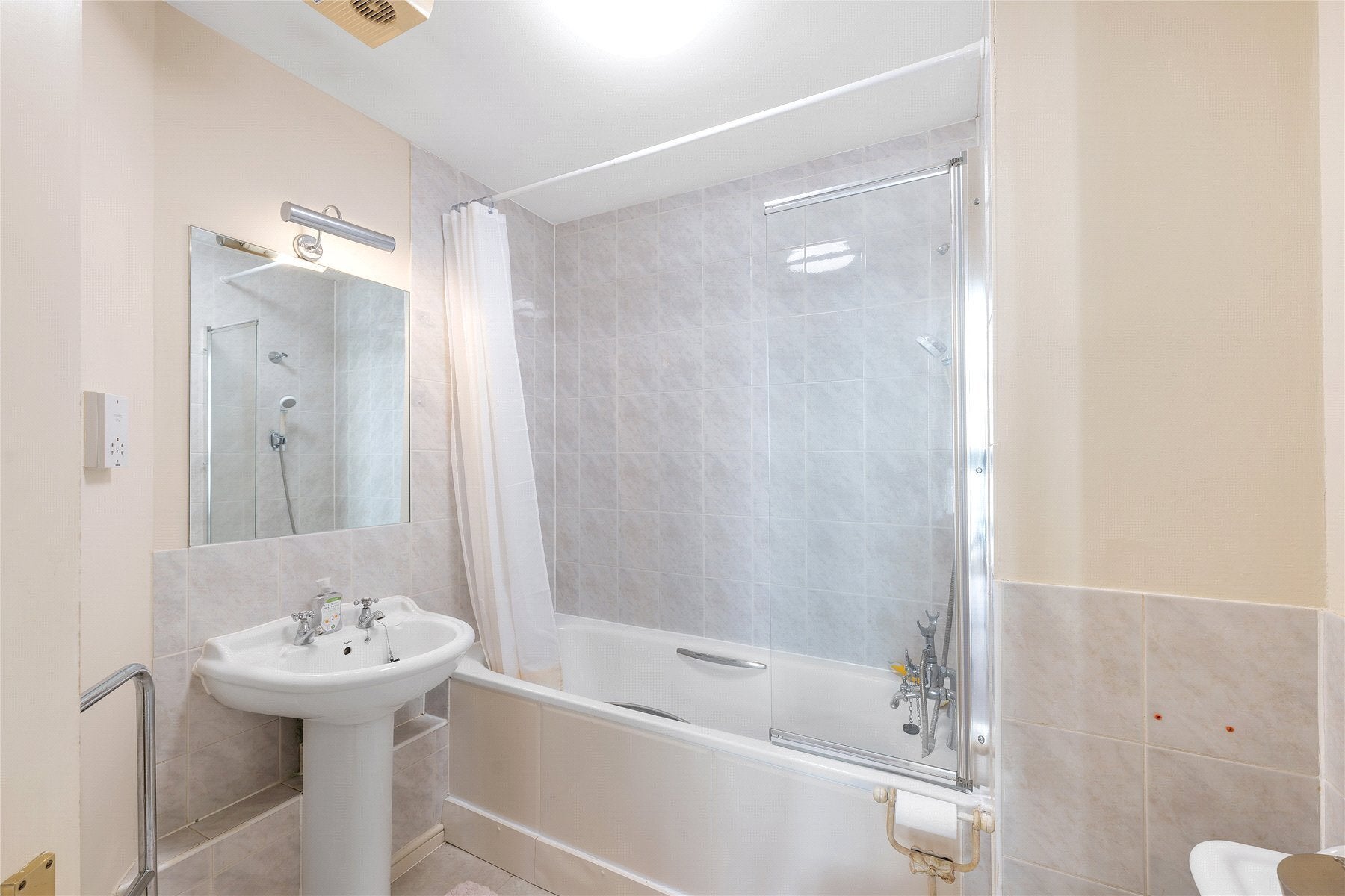 Flat Knaresborough Place in Greater London