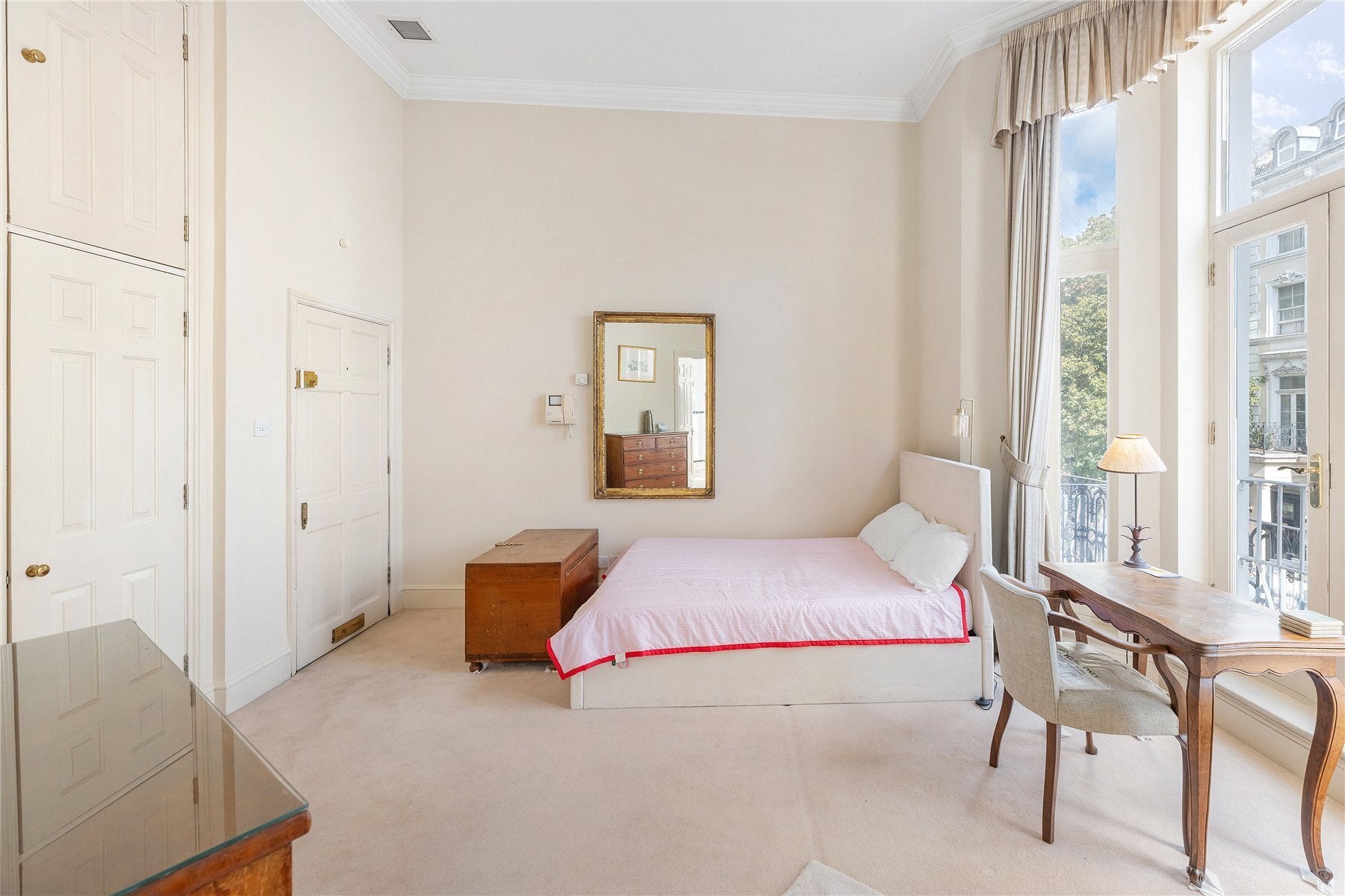 Flat Knaresborough Place in Greater London