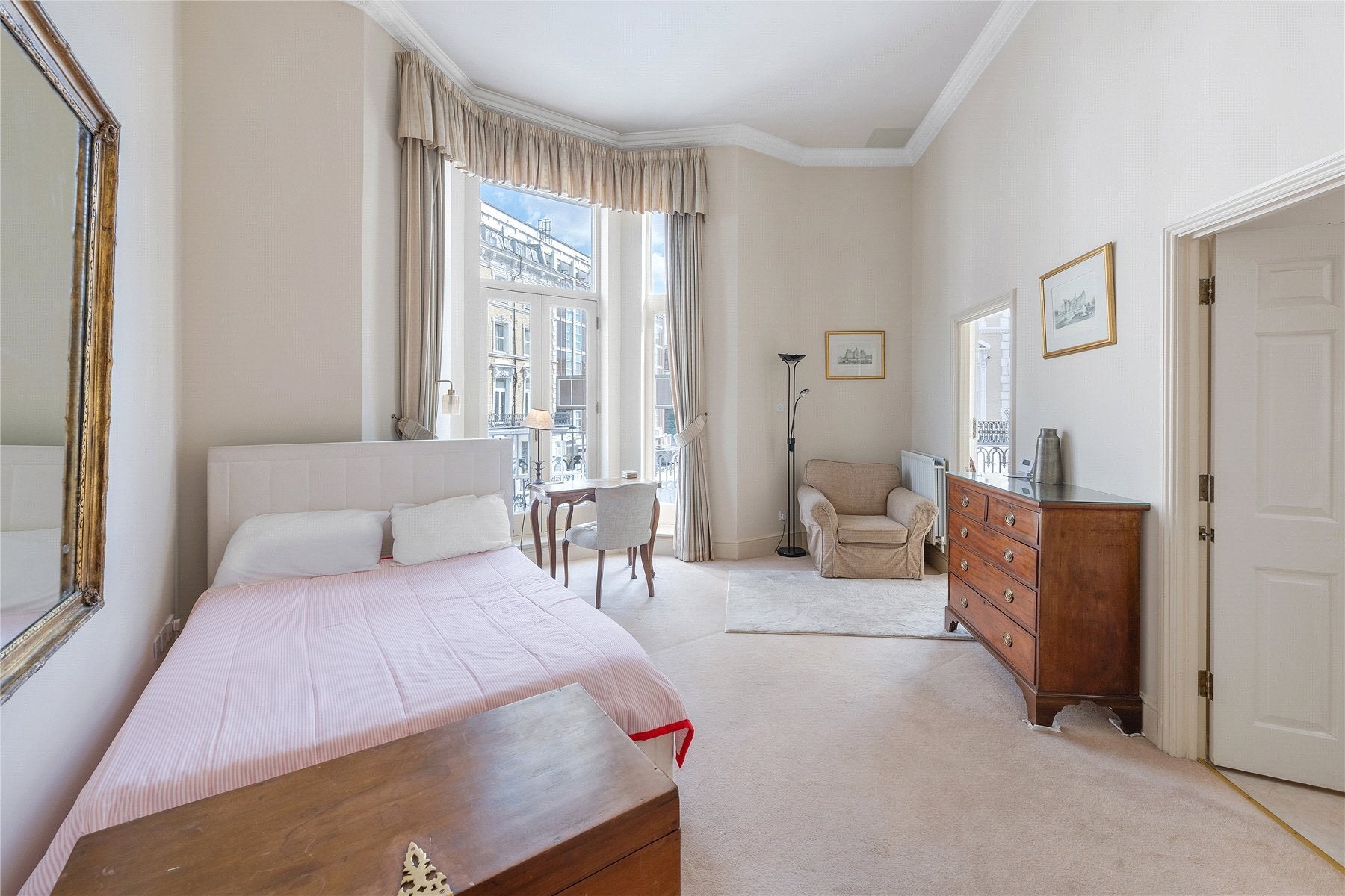 Flat Knaresborough Place in Greater London