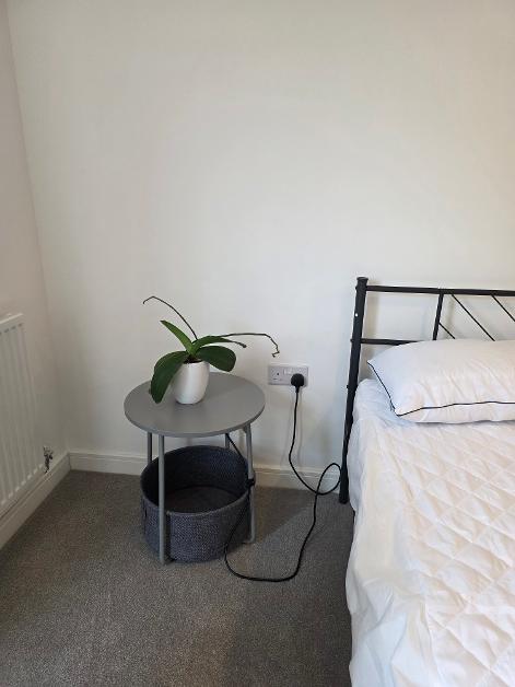 Room Wyeth Close in Burnham