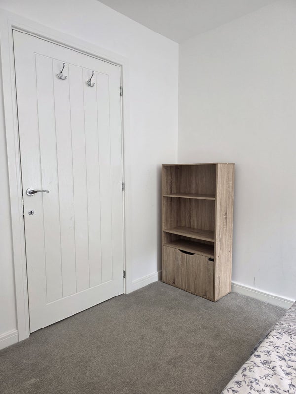 Room Wyeth Close in Burnham
