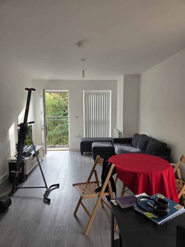 Room Wyeth Close in Burnham