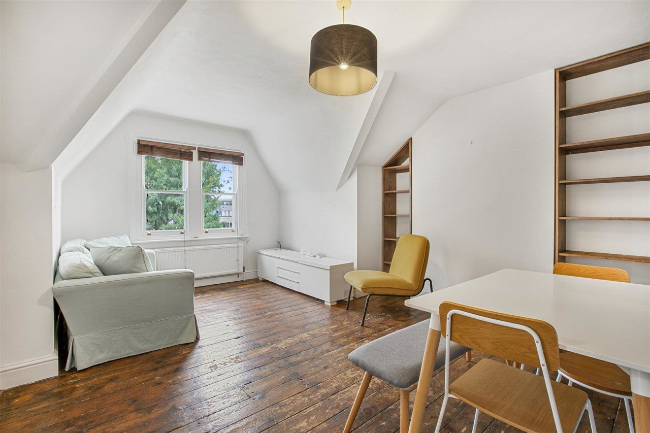 Flat Raleigh Gardens in Greater London