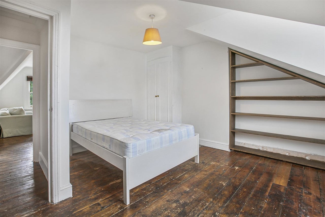 Flat Raleigh Gardens in Greater London