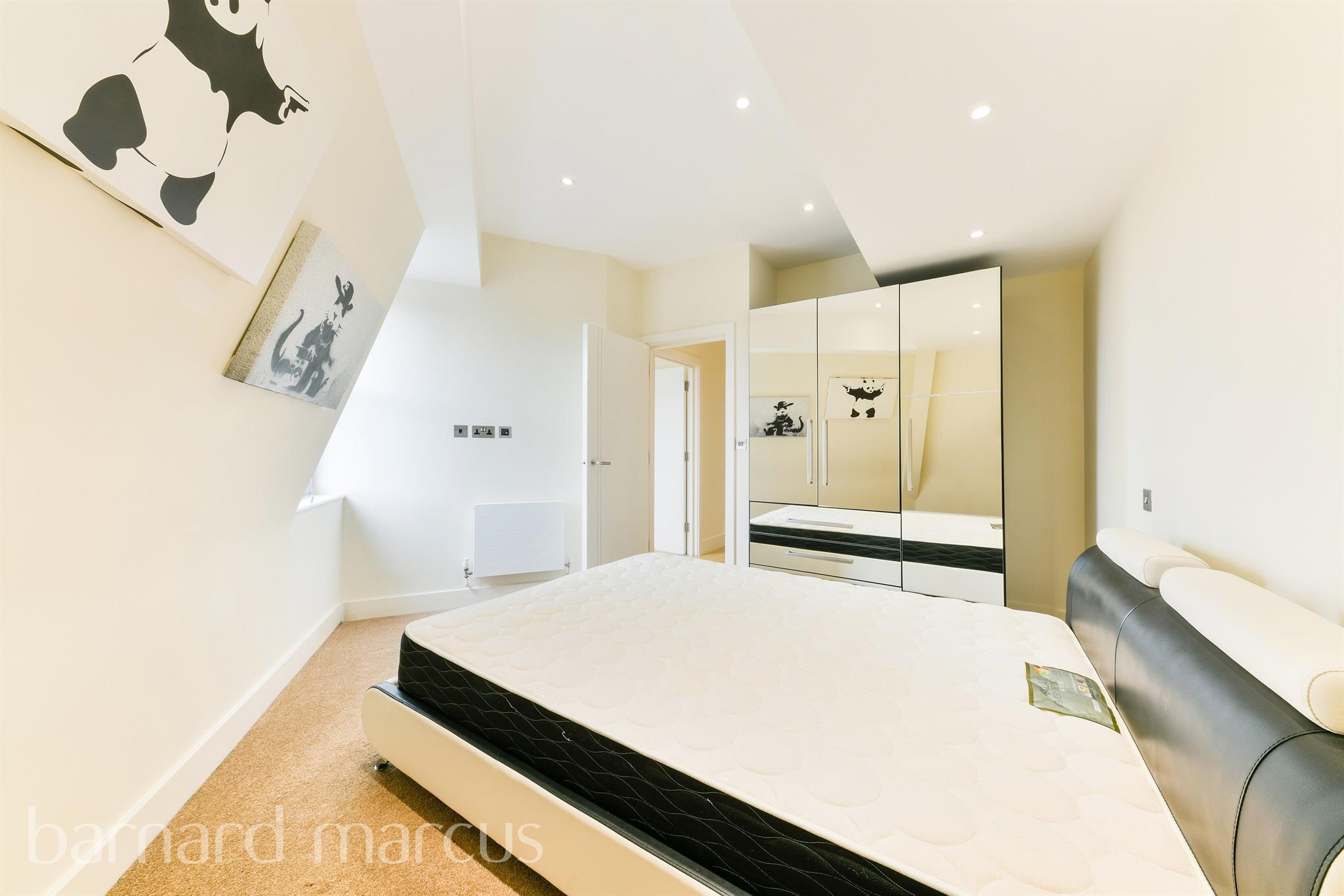 Flat Barnsbury Lane in Greater London