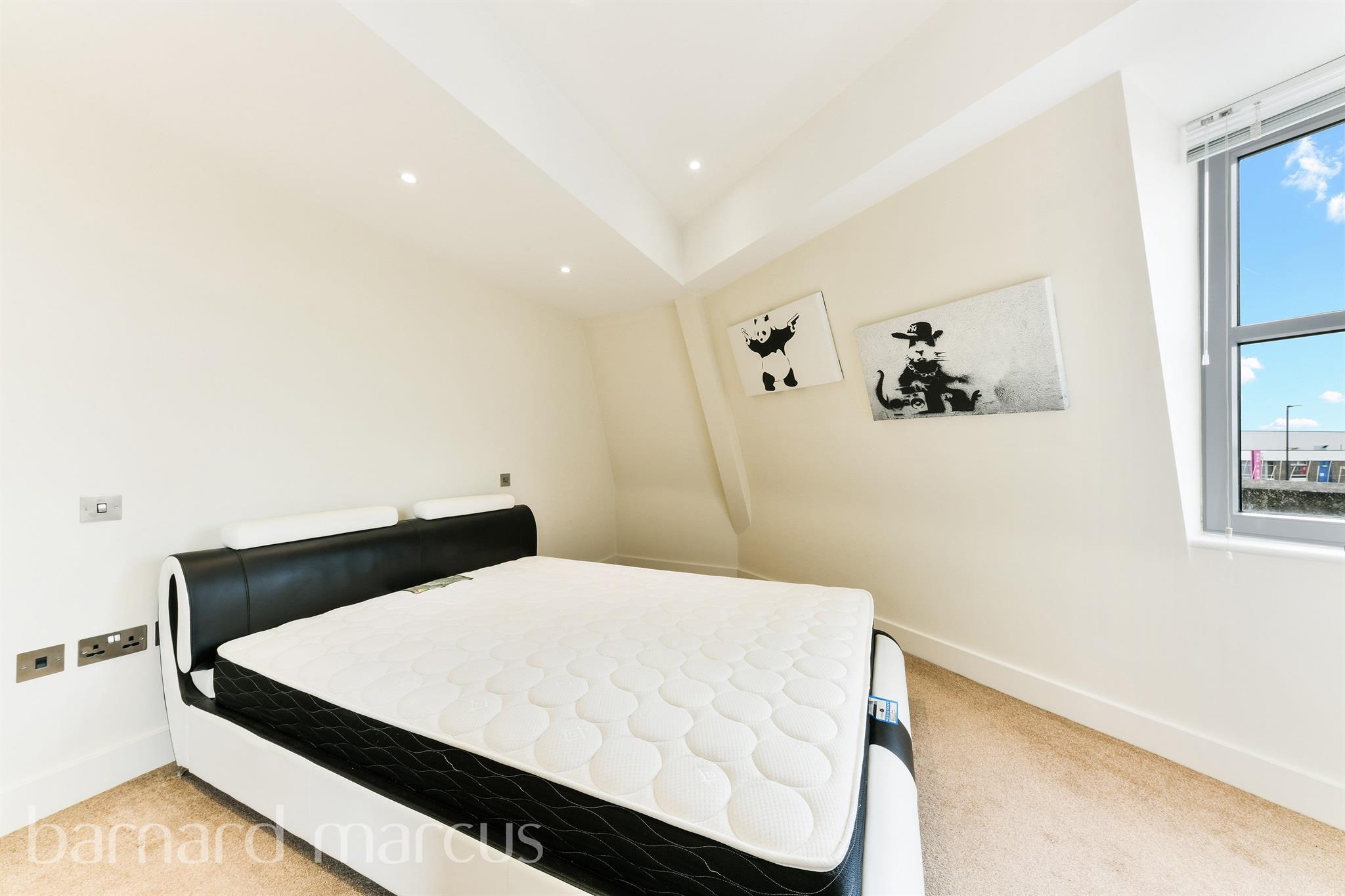 Flat Barnsbury Lane in Greater London