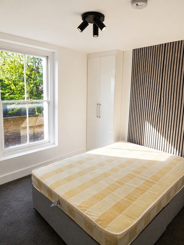 Room Upper North Street in Greater London