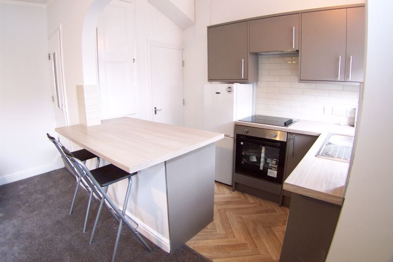 Room Trelawn Place in Leeds