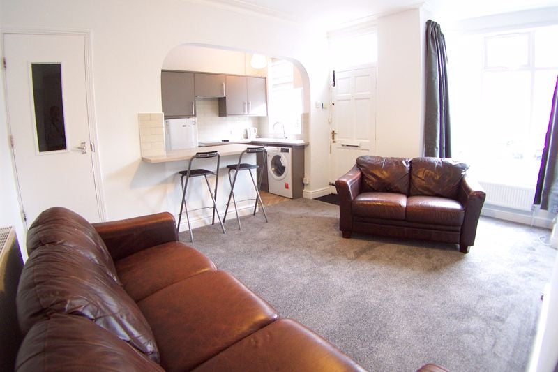 Room Trelawn Place in Leeds