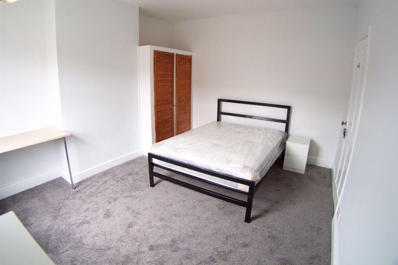 Room Trelawn Place in Leeds