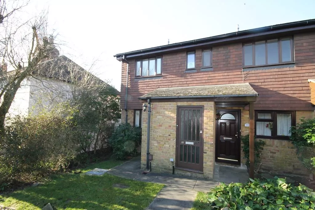 Flat Leret Way in Mole Valley