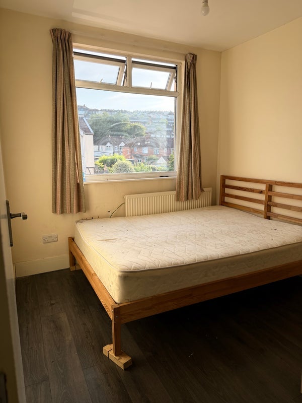 Room Kensington Park Road in Bristol
