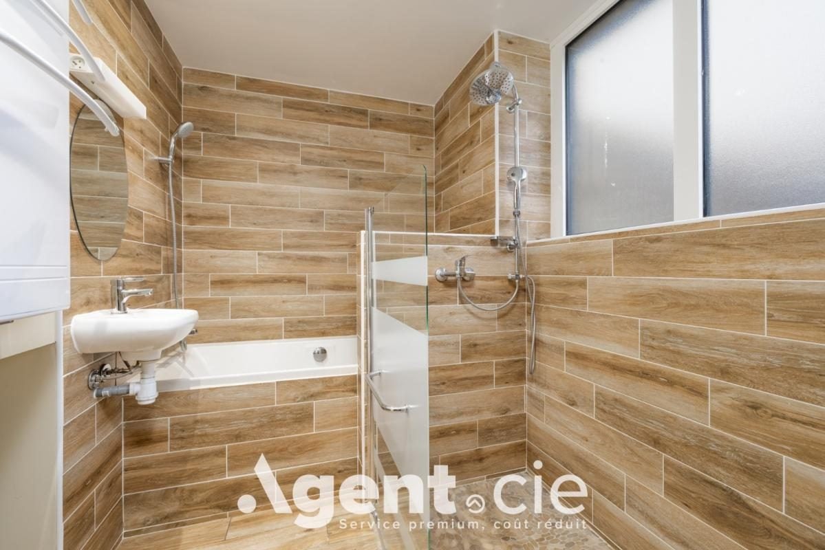 Flat Place Saint-Vigor in Athis-Val-de-Rouvre