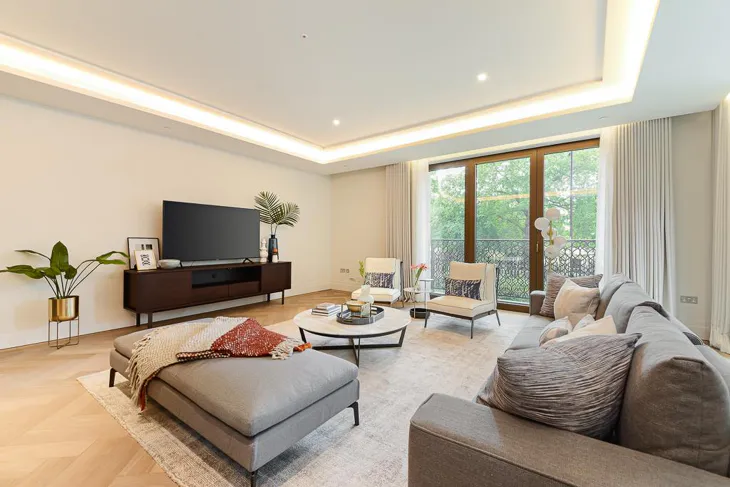 Flat Whistler Square in City of Westminster