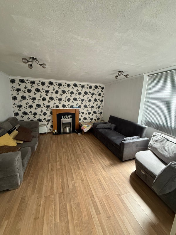Room Auckland Drive in Metropolitan Borough of Solihull