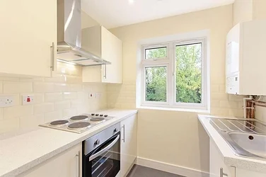 Flat Runnymede in Greater London