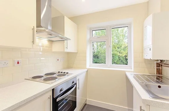 Flat Runnymede in Greater London