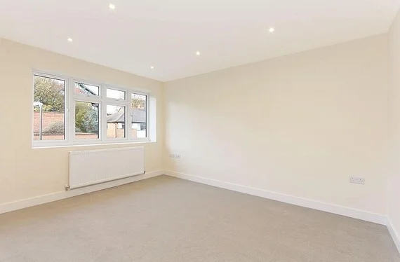 Flat Runnymede in Greater London