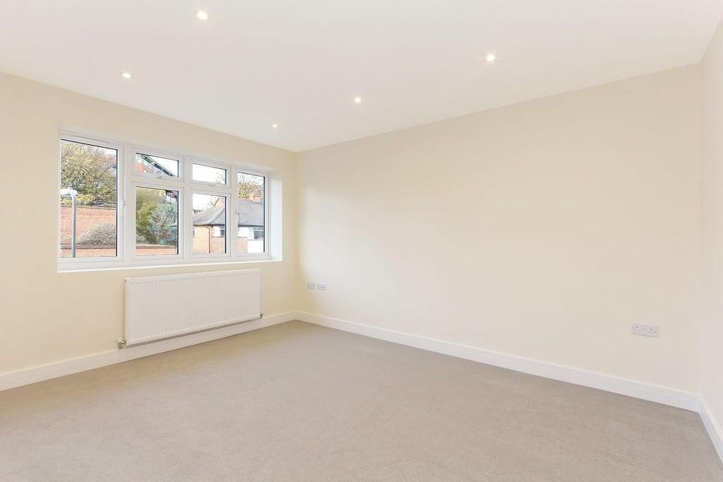 Flat Runnymede in Greater London