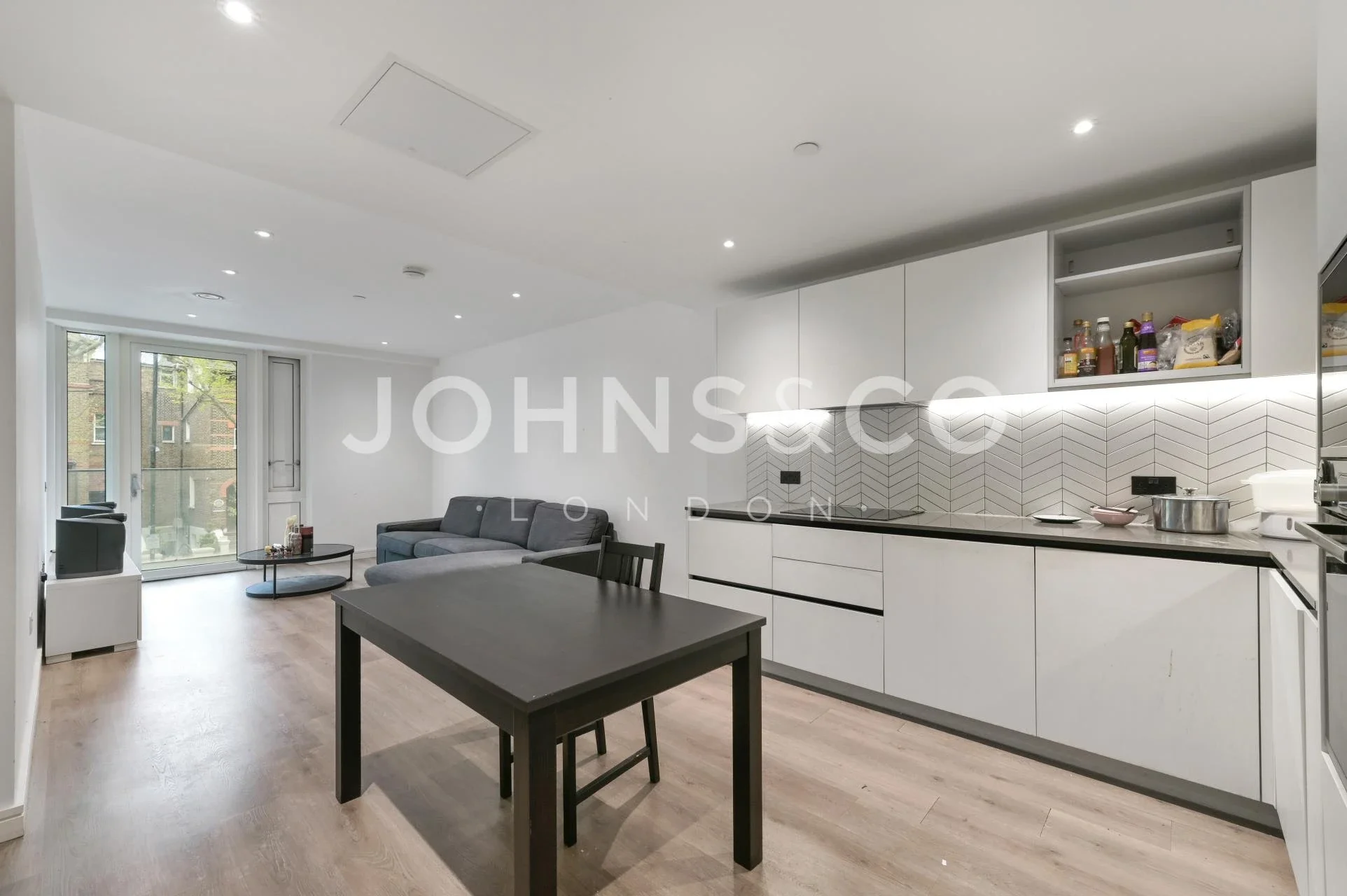 Flat Glenthorne Road in Greater London