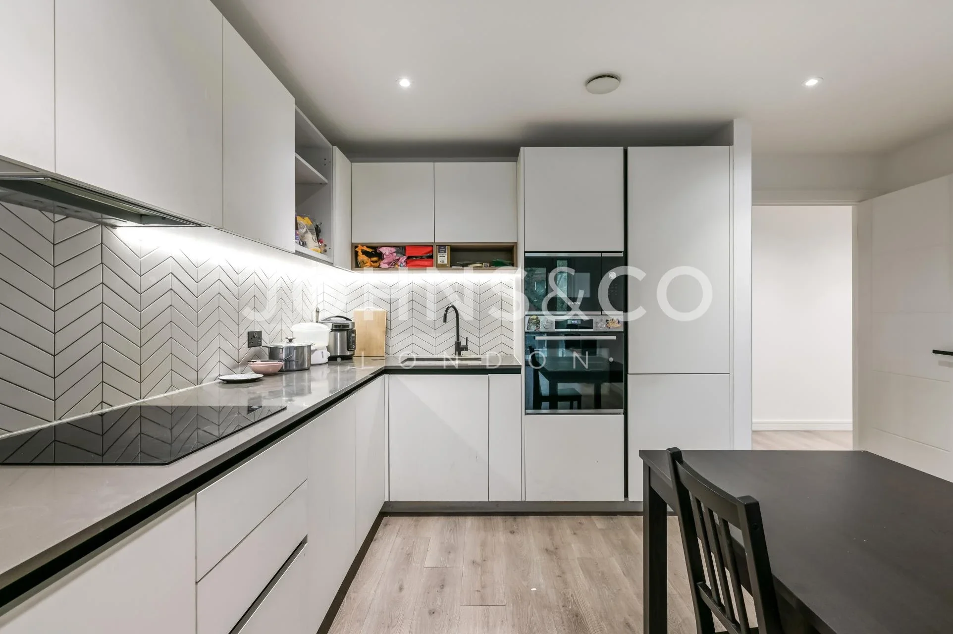 Flat Glenthorne Road in Greater London