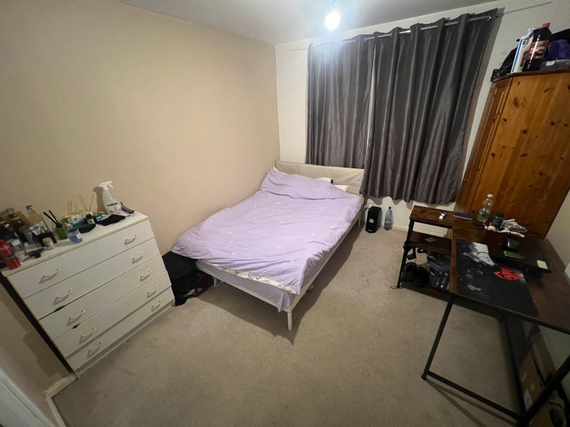 Room Orchid Close in Greater London