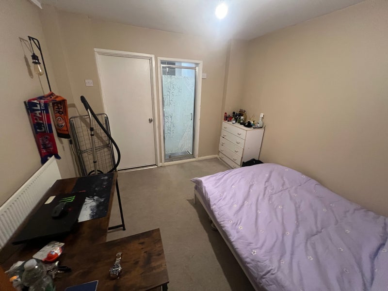 Room Orchid Close in Greater London