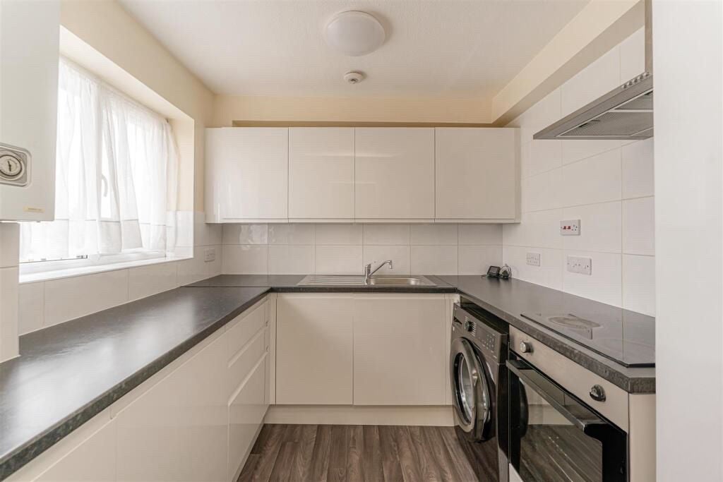 Flat Ordnance Road in Greater London