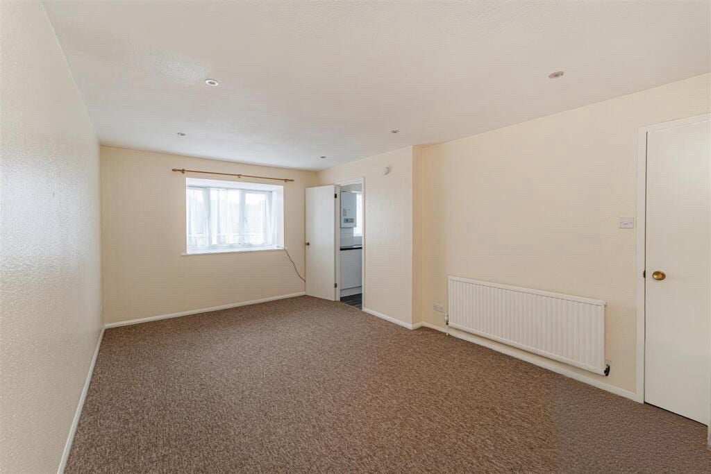 Flat Ordnance Road in Greater London