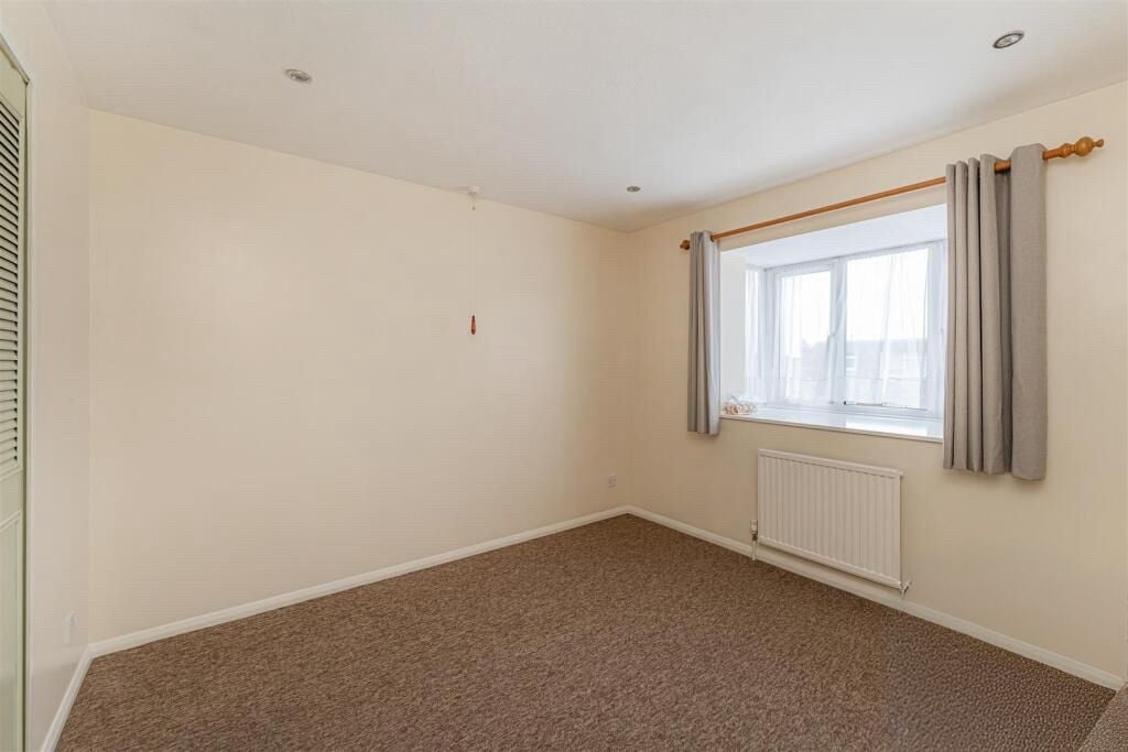 Flat Ordnance Road in Greater London