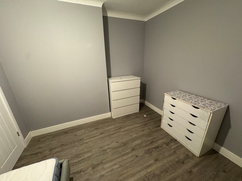 Room Queen Anne Avenue in Greater London