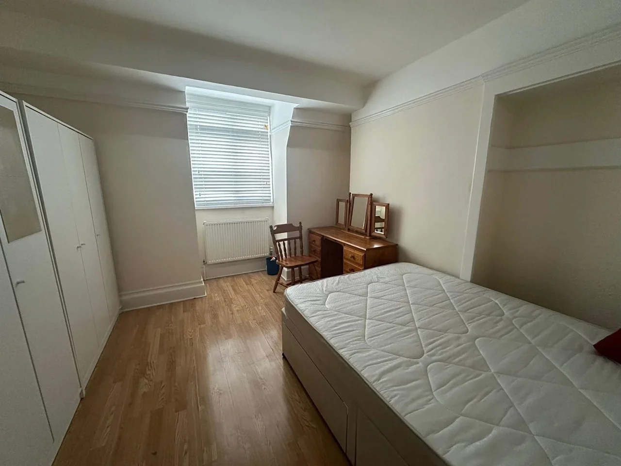 Room Station Road in Greater London