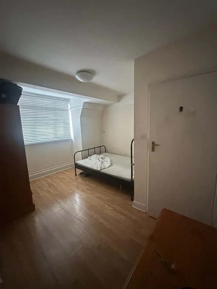 Room Station Road in Greater London