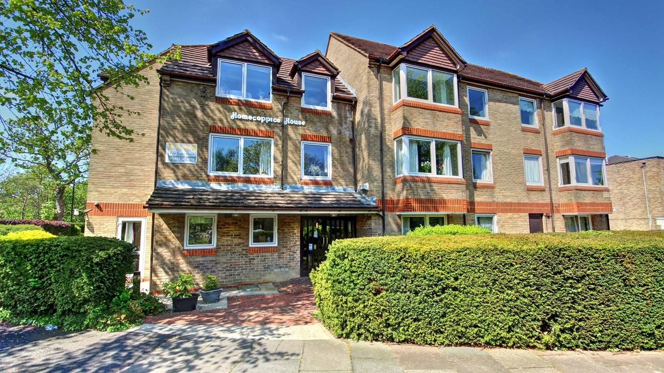 Flat Park Avenue in Greater London