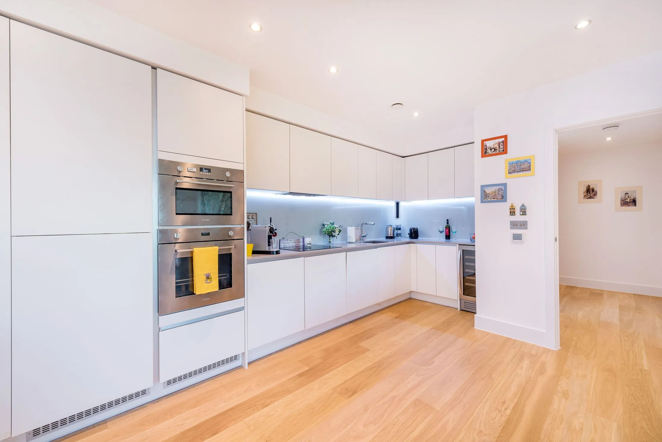 Flat Chiswick High Road in Greater London