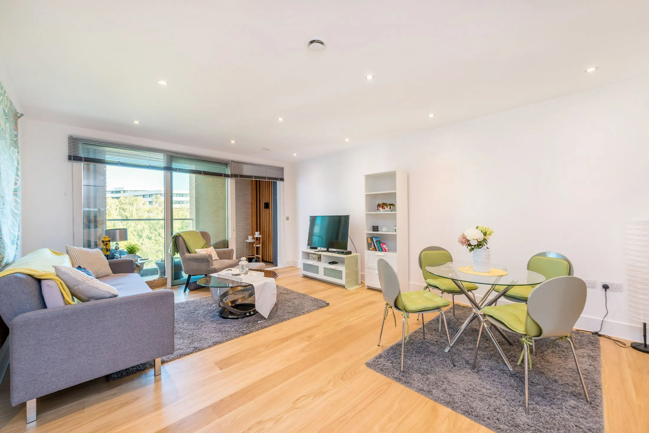 Flat Chiswick High Road in Greater London