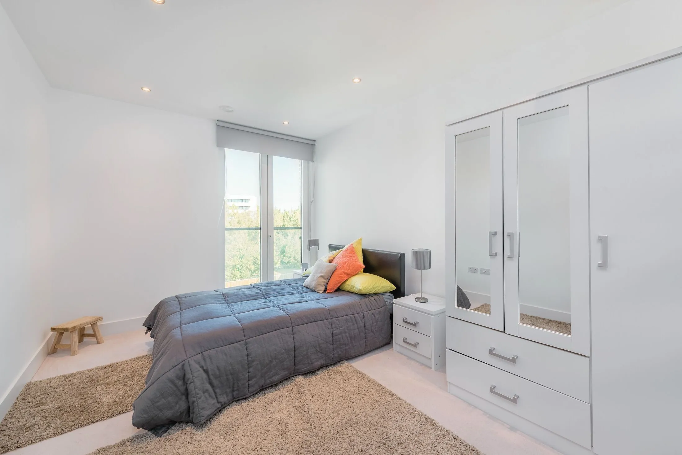 Flat Chiswick High Road in Greater London