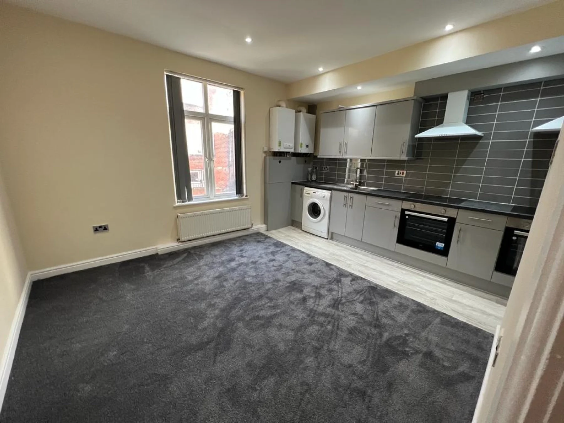 Room Manor Drive in Leeds