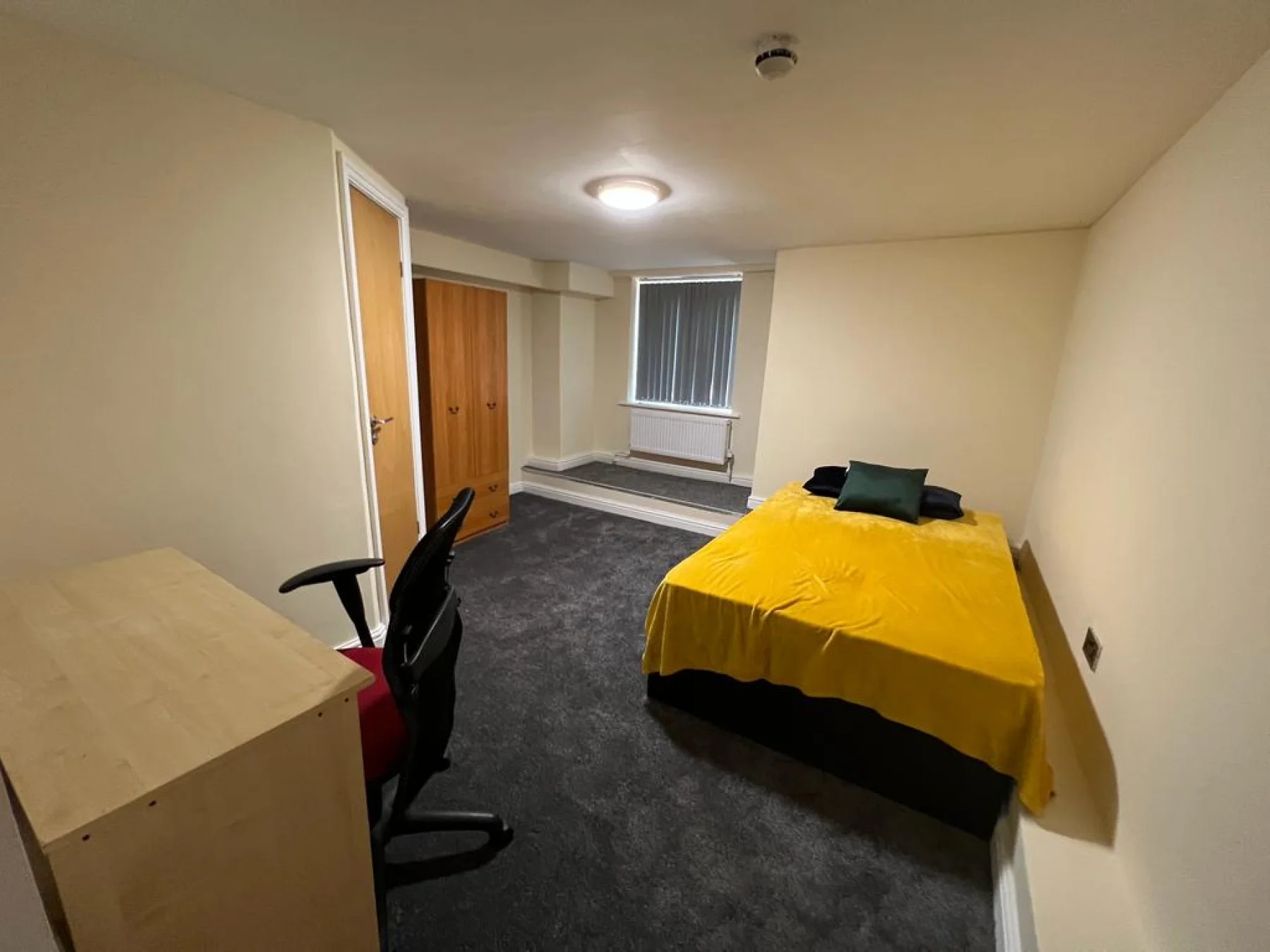 Room Manor Drive in Leeds