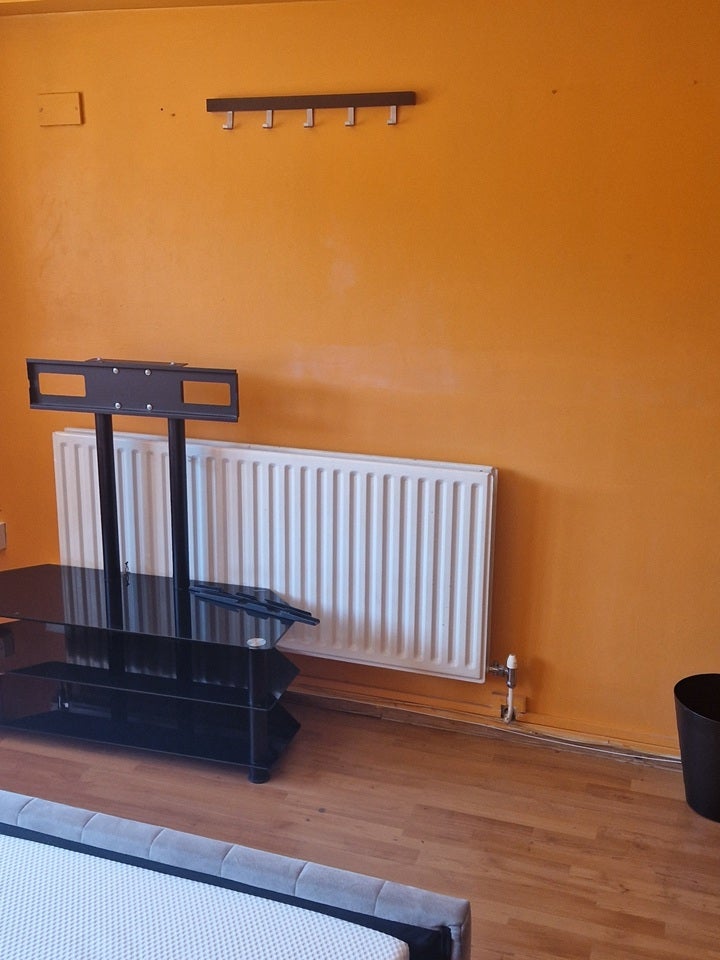 Room Tibbenham Walk in Greater London