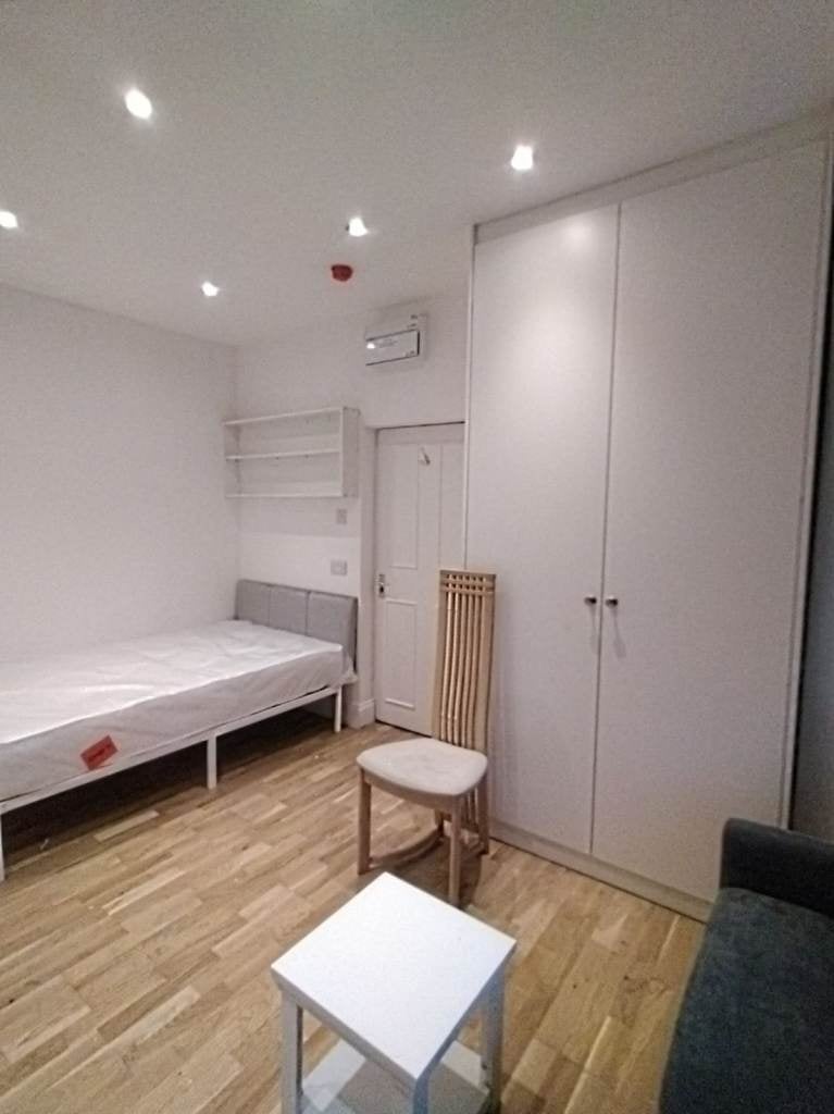 Flat West Barnes Lane in Greater London