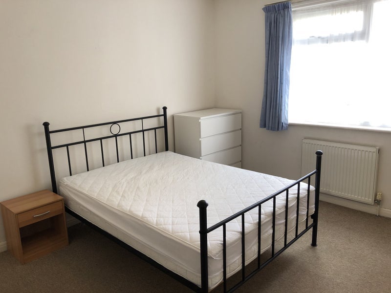 Room Braid Avenue in Greater London