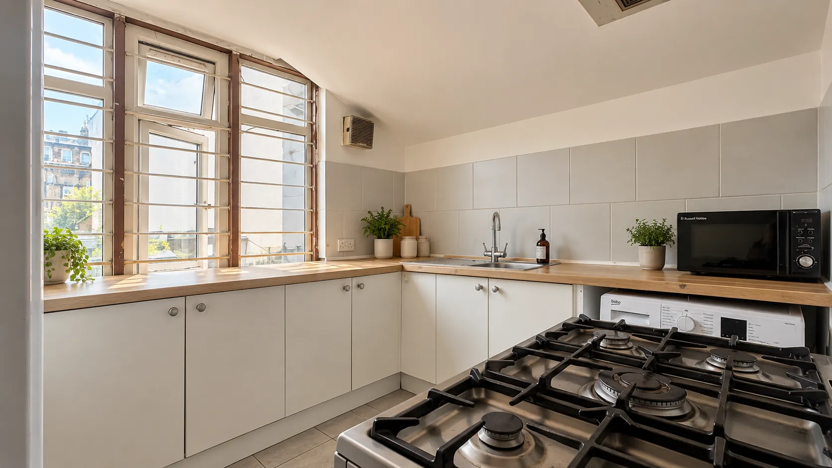 Flat Mount Pleasant Place in Greater London