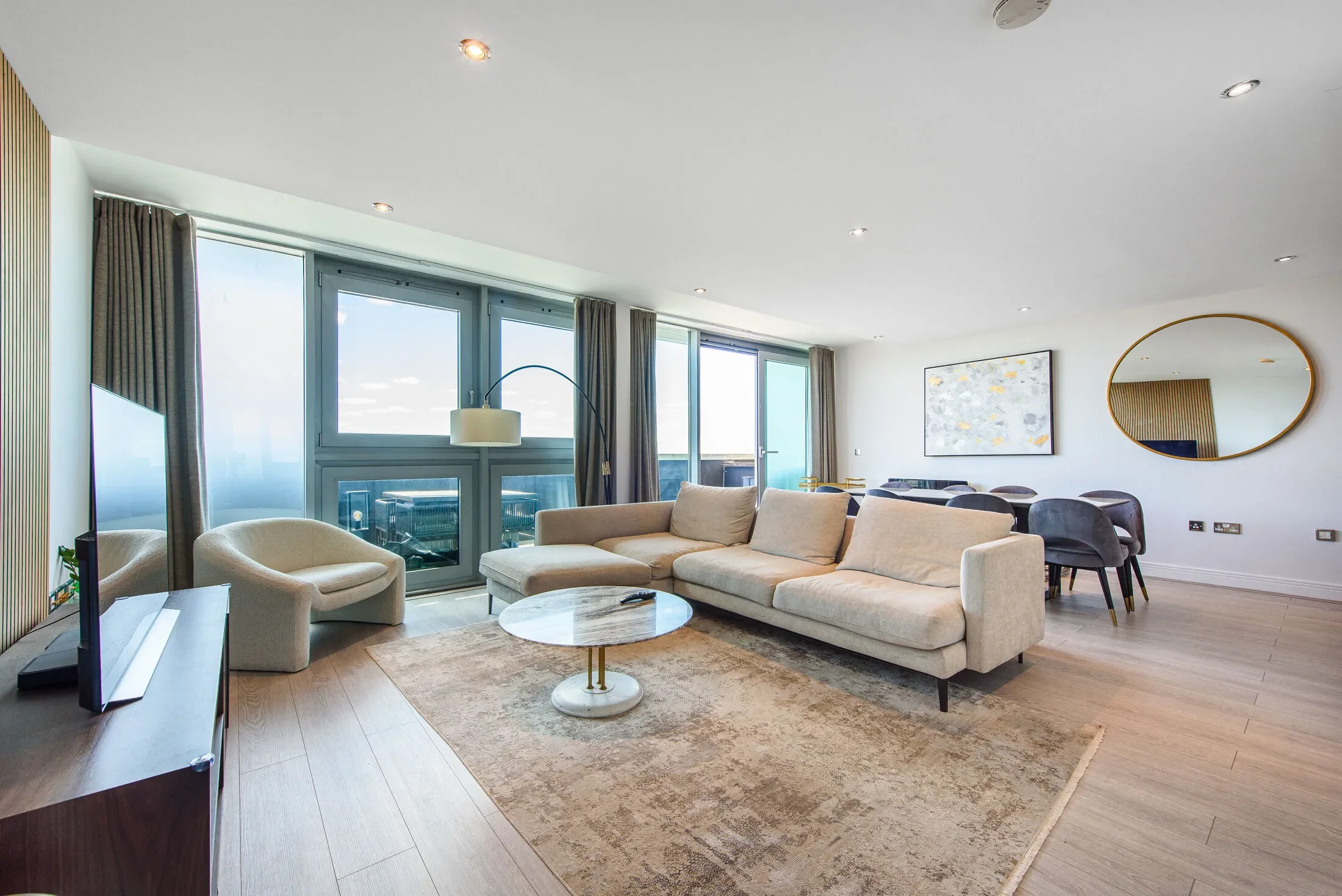 Flat Kingsway in Greater London